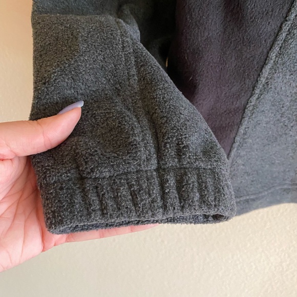 Fleece Columbia Sweater 🥶 - Picture 5 of 6